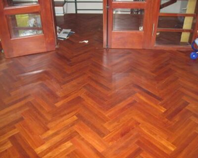 Sàn Gỗ Gõ Đỏ Xương Cá Herringbone (90 độ)