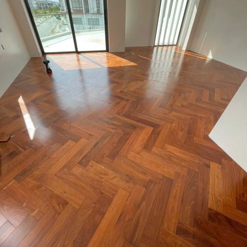 Ván Sàn Gỗ Căm Xe Xương Cá Herringbone 90 độ