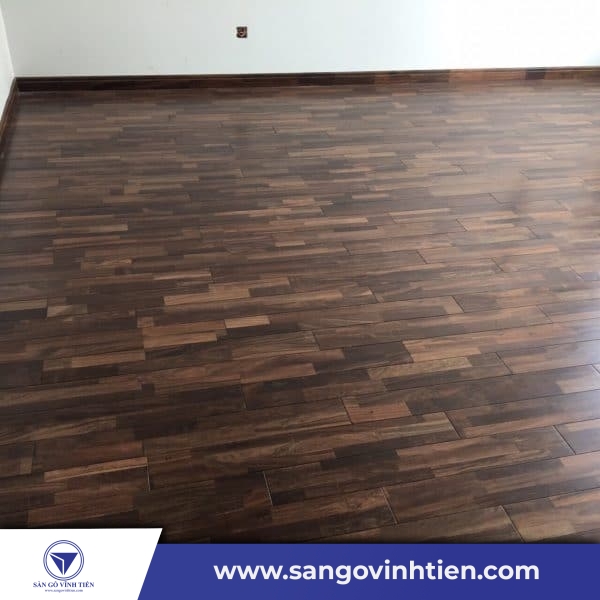 Phòng khách cao cấp với ván sàn gỗ Chiu Liu