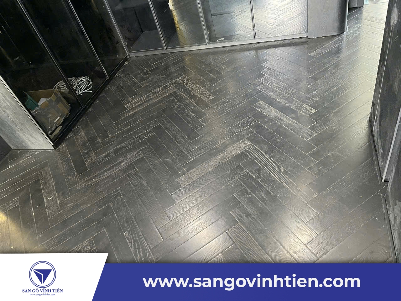 Thi công ván sàn gỗ Sồi chất lượng đã lên màu